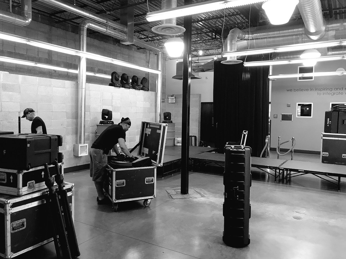 bluapplePoetry's tweet photo. The stage is being set (literally) for #TheGetUpSoFlo @AI_South Thanks #JProductions! #Fashion #Poetry #Music @TheEditionStore @KherisPoppin https://t.co/So9Yd7wtFW