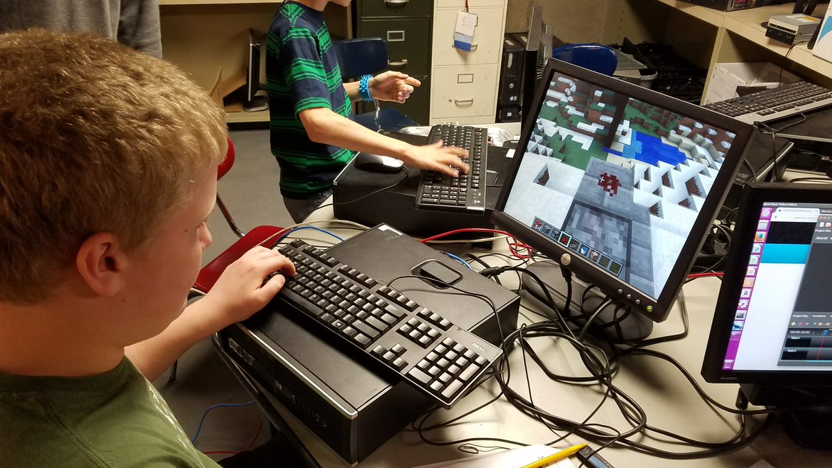 FLOSSDesktops's tweet photo. Using #Minecraft in your #classroom? Let #students build the computers they play on w/our $0 #STEM program. More at:
https://t.co/CLjBOKRpbk https://t.co/NZ7JrZ5dM2