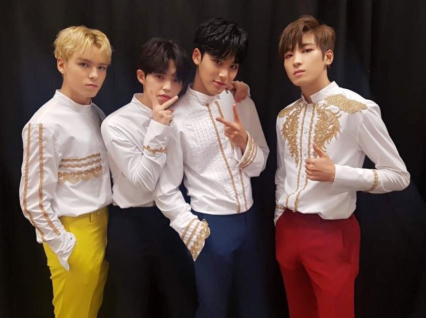 Annyxjs's tweet photo. UMA UNIT DESSAS BICHO @pledis_17 https://t.co/dtpgAIXdhW