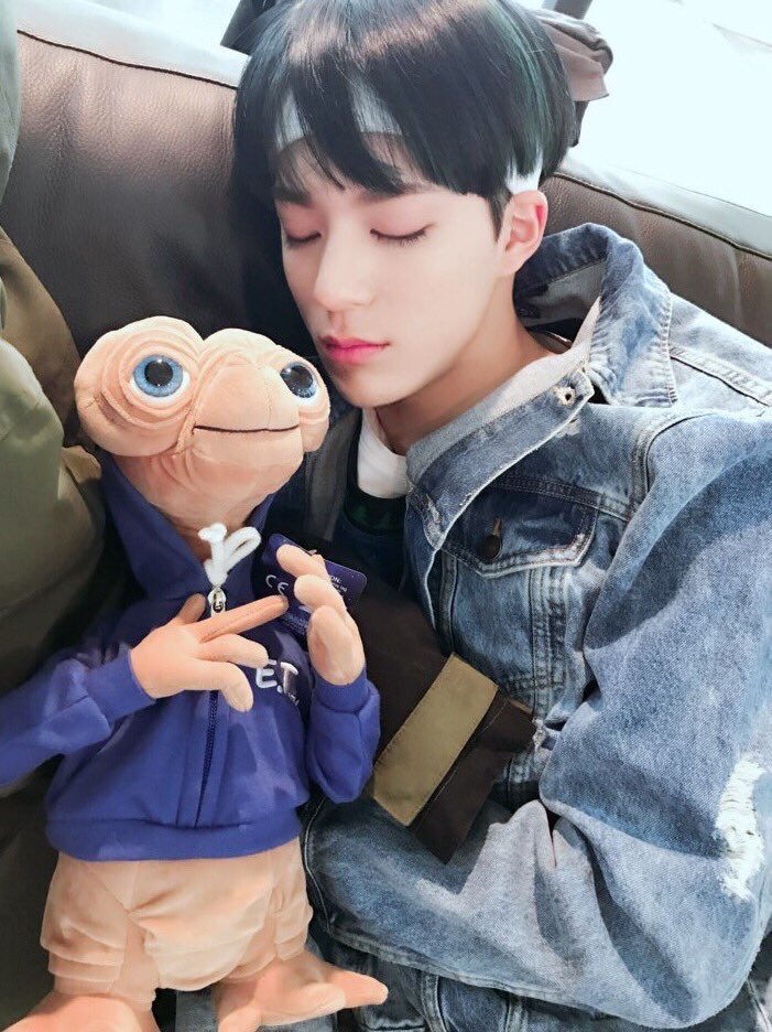 nct_forevermore's tweet photo. #nctで妄想 このあと目を開けたジェノが、ふにゃと笑って彼女の腕を引いて抱きしめてちゅーしてもう一眠りしますが、寝てるくせに力が強くてジェノの腕から抜け出せないので彼女も一緒にお昼寝しちゃう。目が覚めたら「おはよ、」って頭撫でておでこにちゅーしてくれるオプション付きです。 https://t.co/aiNkbMU86H