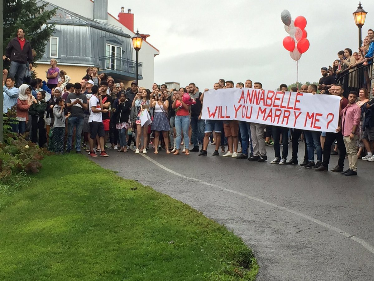 Awww! There was a wedding proposal at @MontTremblant yesterday afternoon! Annabelle said yes! https://t.co/dolnZOeYnx