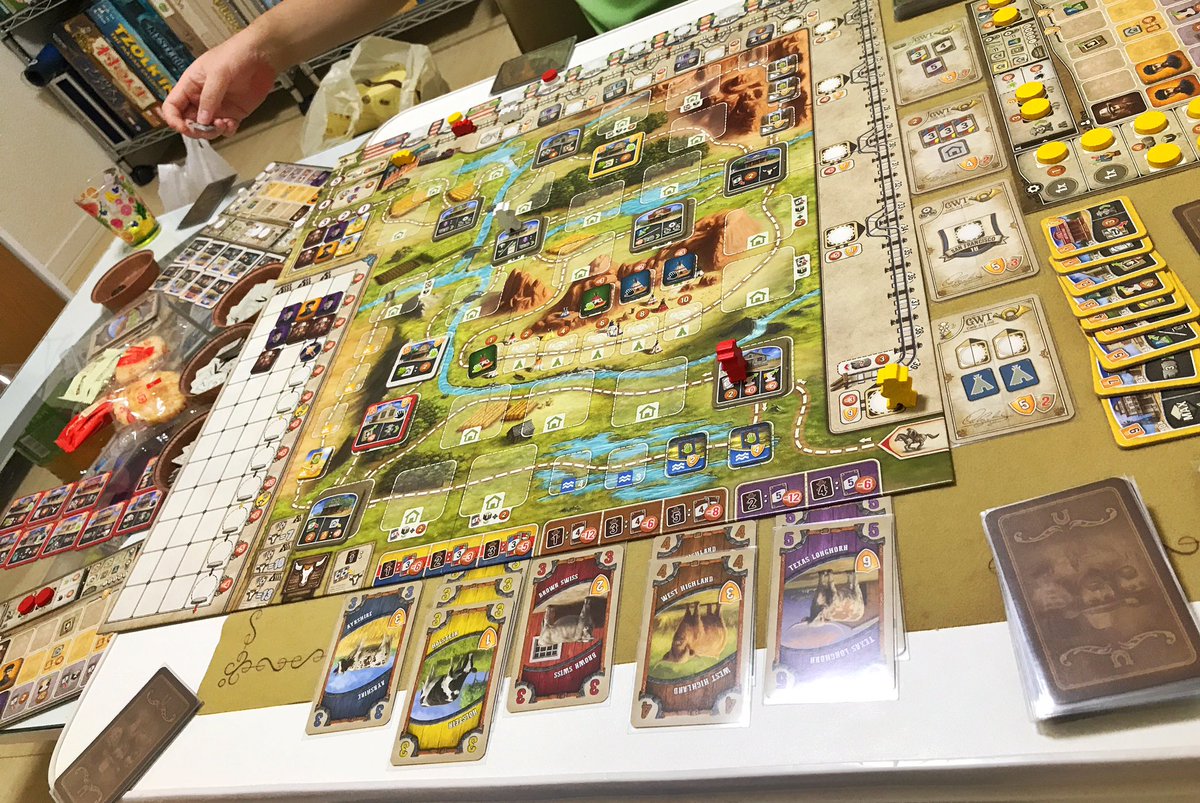 あらんじ Twitterissa 帰省から戻り 家で3人でボードゲーム 重ゲーしようということで グレート ウエスタン トレイルをプレイ 箱の感じは西部劇っぽいけど 牧場経営して牛を出荷して点数競うゲーム インスト含め 4時間 W かなり面白かった 色々勝ち道あり あらんじ Twitterissa 帰省から戻り 家で3人でボードゲーム 重ゲーしようということで グレート ウエスタン トレイルをプレイ 箱の感じは西部劇っぽいけど 牧場経営して牛を出荷して点数競うゲーム インスト含め 4時間 W かなり面白かった 色々勝ち道あり