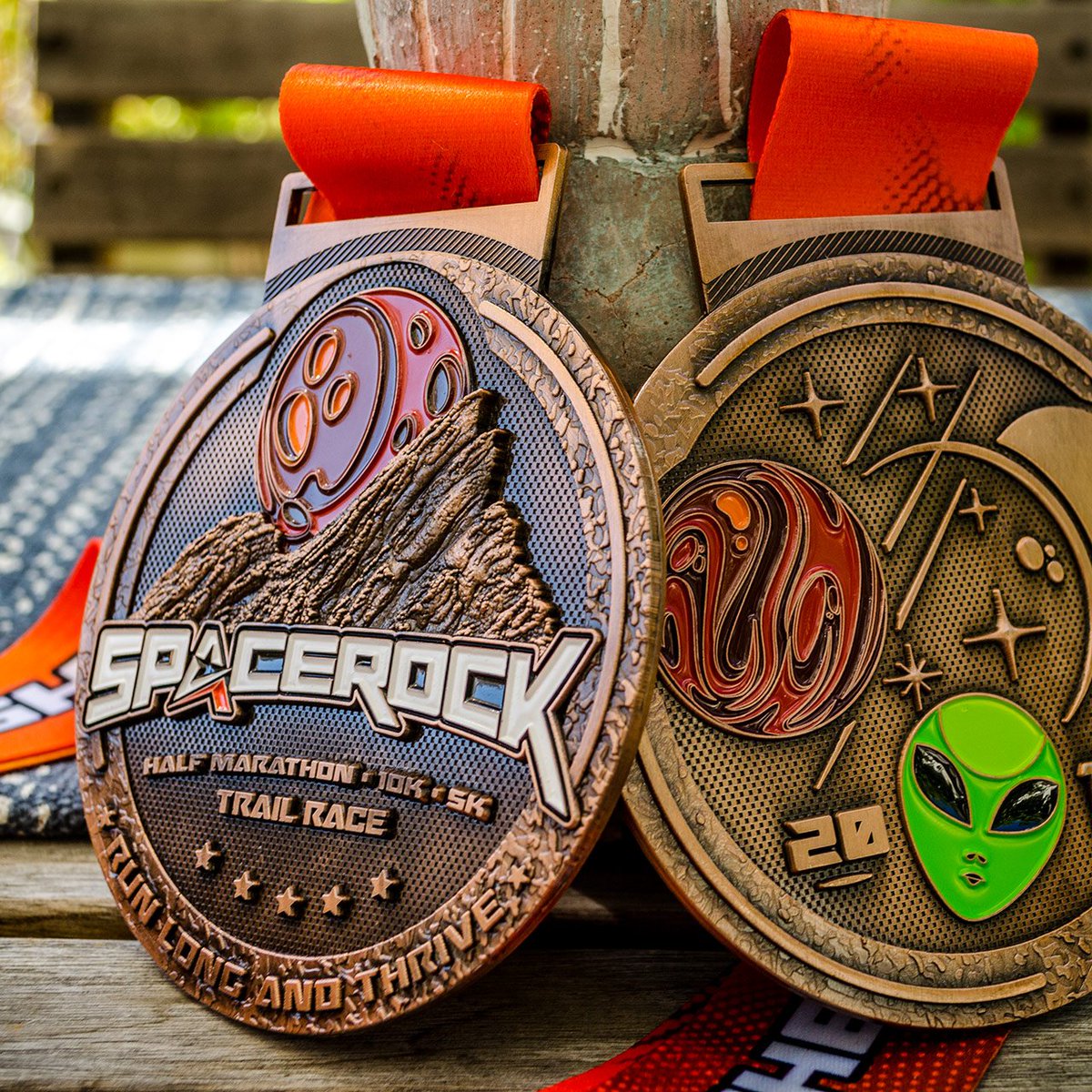 RunSPACEROCK's tweet photo. 🏅Medal Preview #2 😍
We believe in giving runners spectacular medals 2017 medal is no exception.  https://t.co/YDV2QHbiaR 
#RunLongAndThrive https://t.co/FRPBAGqt9u