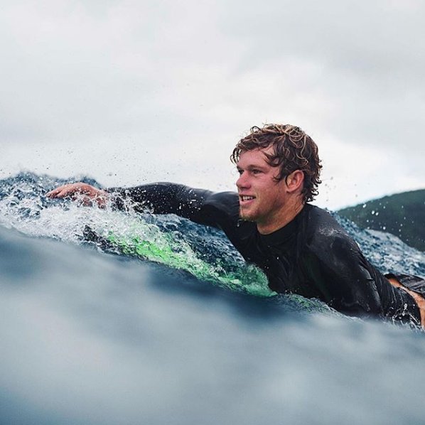 Hurley_Chile's tweet image. John John Florence en algún lado del mundo buscando la perfección. #HurleyAction