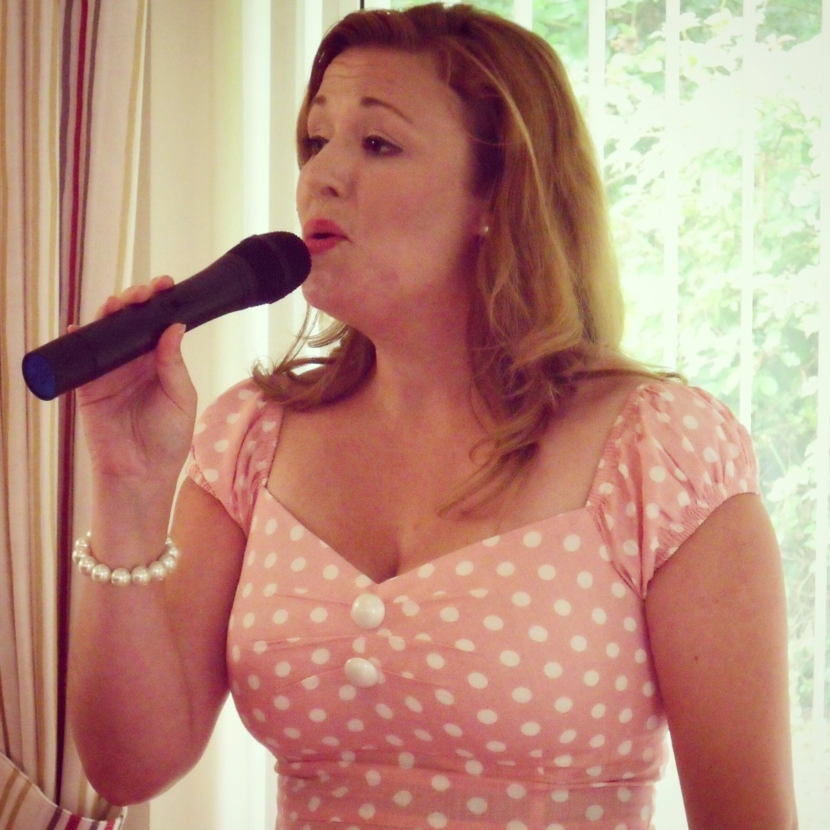 bonniewedding's tweet photo. Had a great time singing for such lovely guests at Hazlemere Lodge #bonniewedding #functionsinger #sing #singer https://t.co/1JiWw5624c