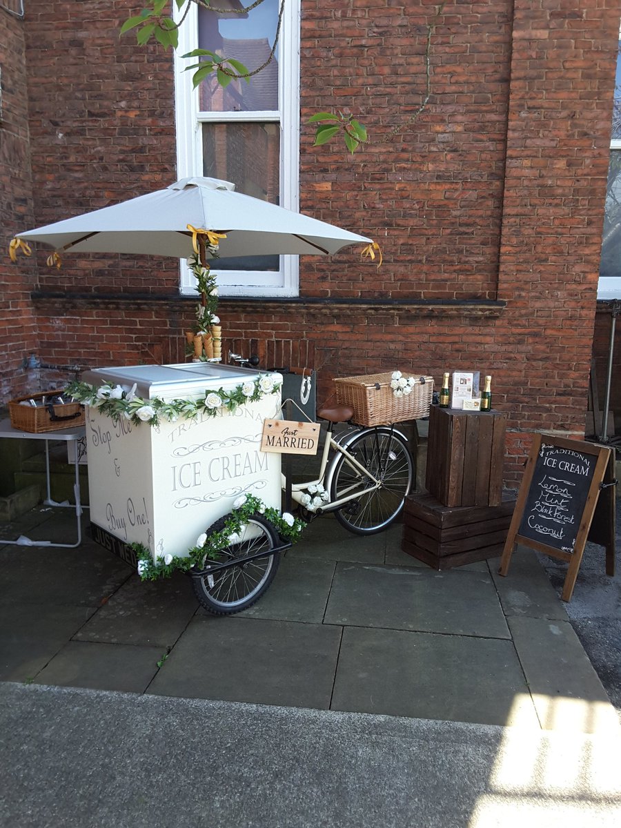 Lovely wedding fair at The Mount School in York #weddinghour #mmmicecream4u #nostalgiatimes