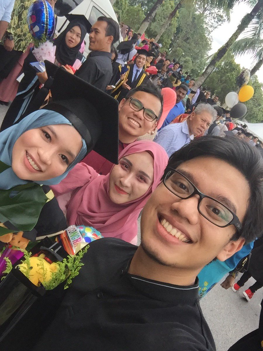 ieqayahaya's tweet photo. For every semester of sweats and tears. Convo ceremony at its awesome! Bachelor of Accounting (Hons.) 🎓 (part 2) https://t.co/A39ZMgJHoW