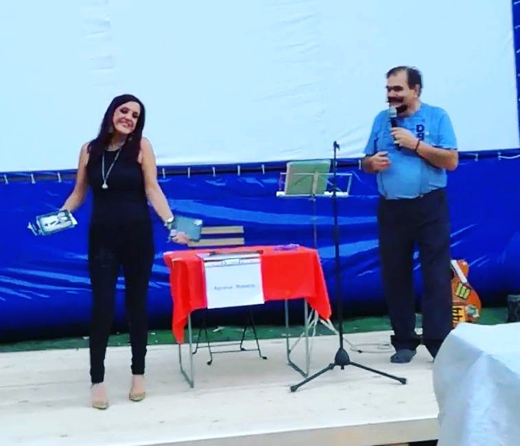 Agnese1979's tweet photo. #AgneseMonaco all'evento ArenAniene condotto da Capodiluce - 11 agosto 2017. #poetessaitaliana #poetessa #poetessainpalestra #Roma #poesia https://t.co/oqNs8qTYVJ