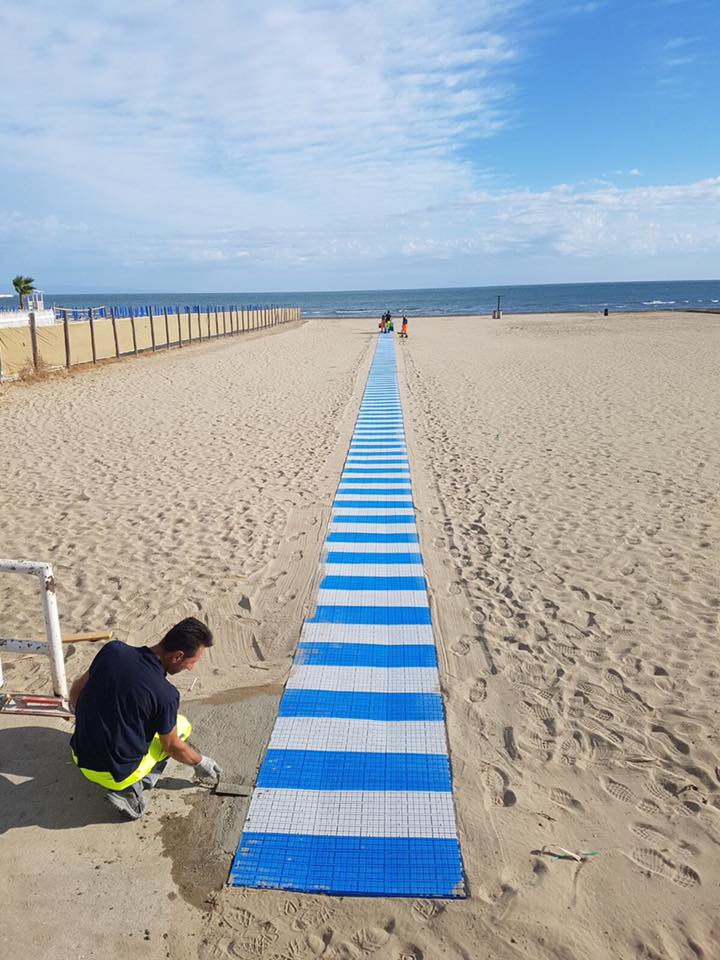 #Barletta nuove passerelle rendono le spiagge senza barriere: la vera civiltà sta anche nel non danneggiarle <a href="/pcascella/">Pasquale Cascella</a> <a href="/peppedimiccoli/">Giuseppe Dimiccoli</a>