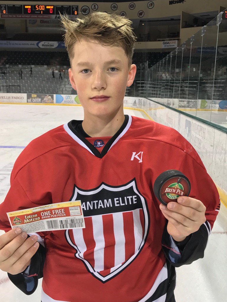 bantamelite's tweet photo. Chaz Lucius nets 3, but the Stars shine in the shootout. ⭐️ 4, 🦅 3. Pierce with the GWSOG. #ely #starhawks https://t.co/24qGumLM9Z