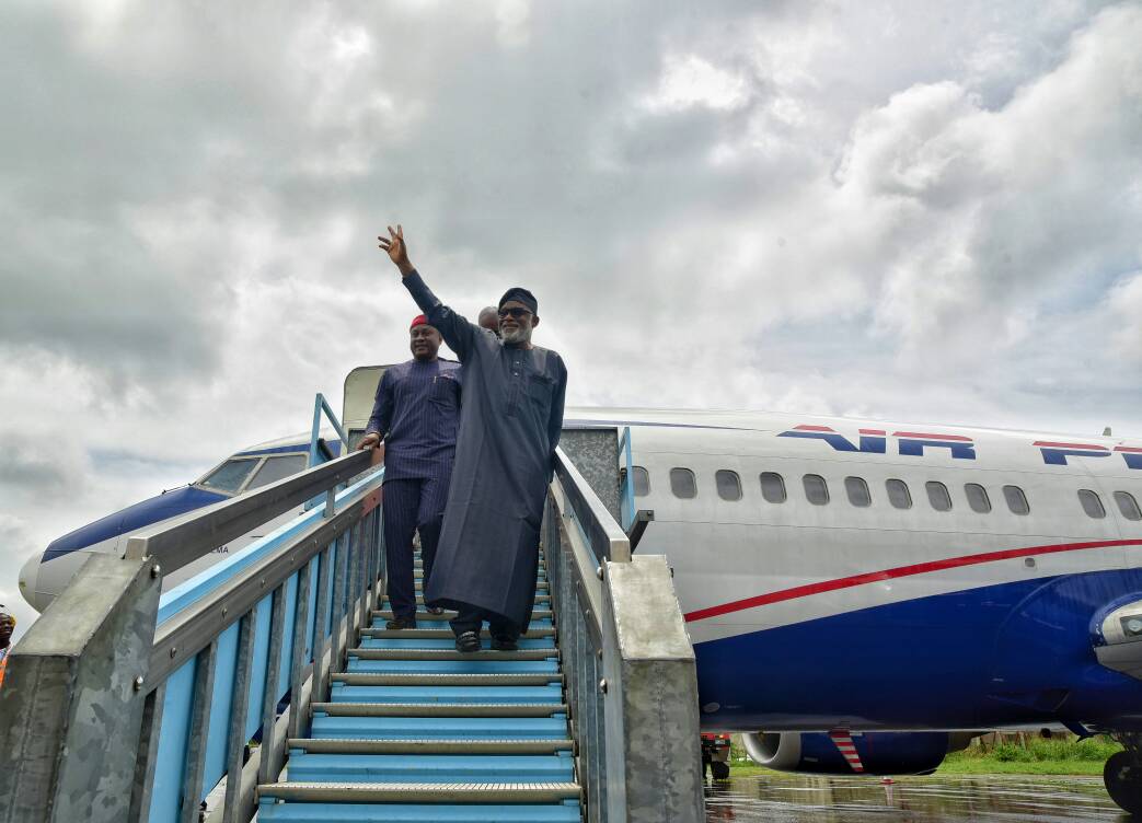 EkimogunTV's tweet photo. Today @RotimiAkeredolu officially launched the Lagos - Akure - Lagos route serviced by @flyairpeace. #OndoDevelopment @OndoInformation https://t.co/mgZ9XjFCU5