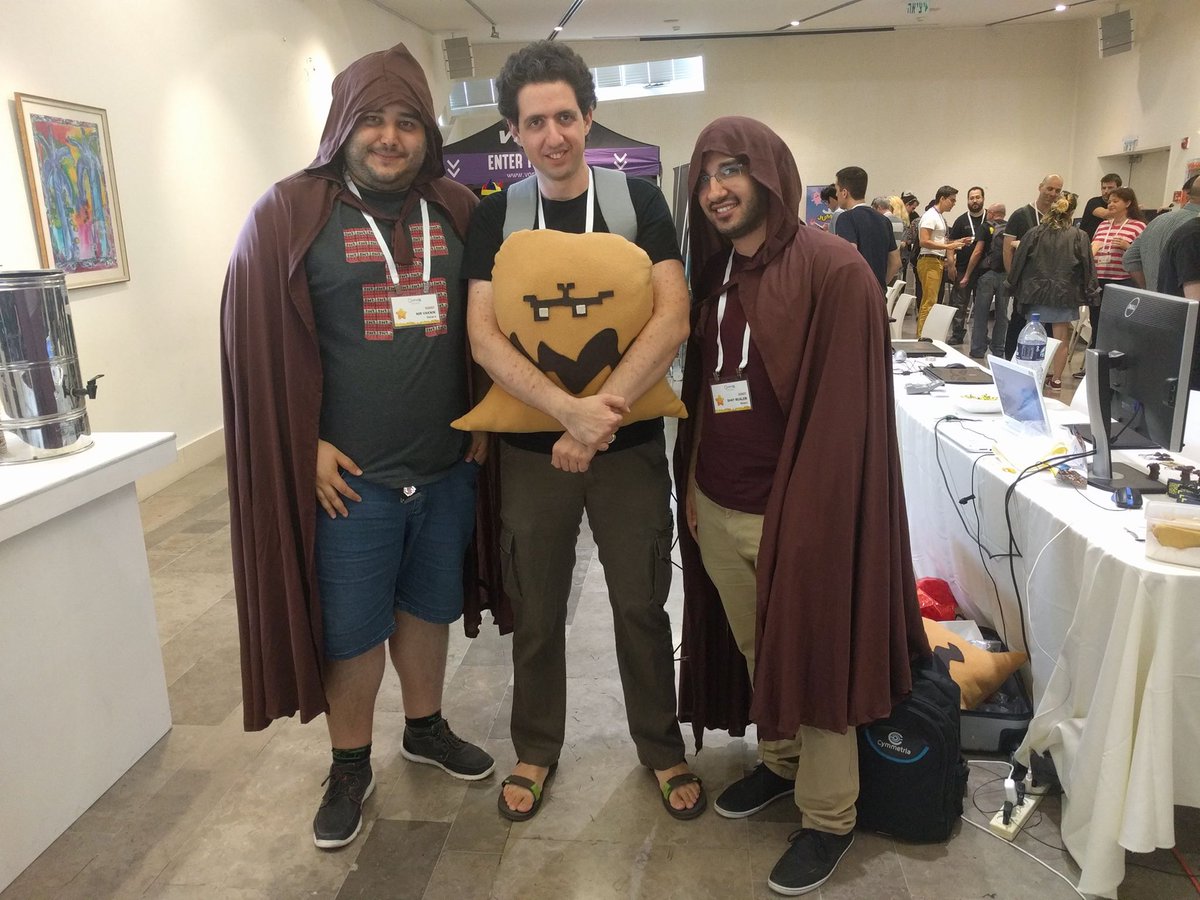 MoraleDevStudio's tweet image. *WARNING* 
ANOTHER MORAL-E CONVENTION BOOTH INCOMING 
*WARNING*

facebook.com/moraledev/post…