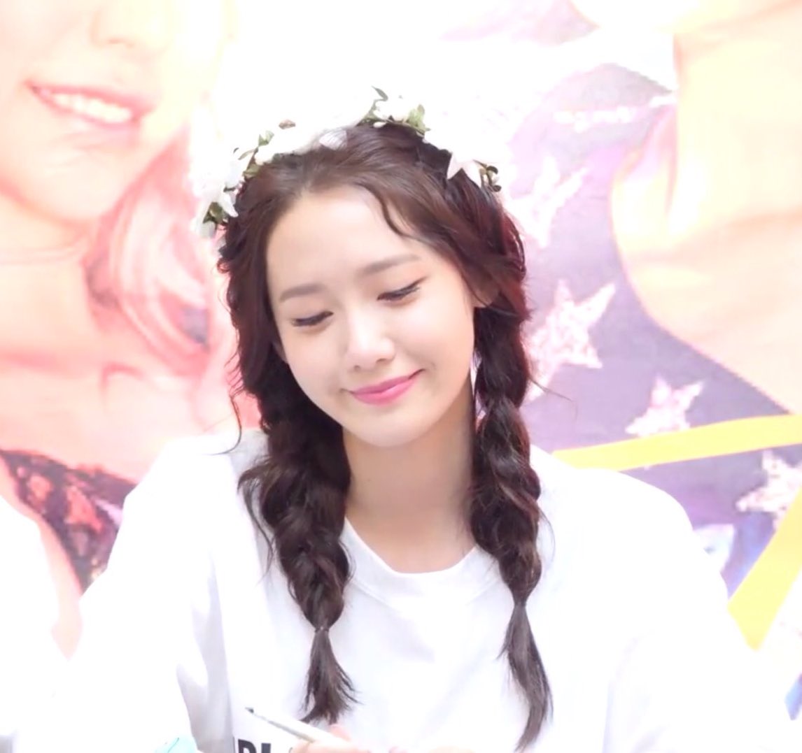 yoona9889's tweet photo. "Bao nhiêu năm trôi qua, tôi vẫn thua em...Tôi không say. Là tôi điên mất rồi."❤️ https://t.co/H4w77OkFGP