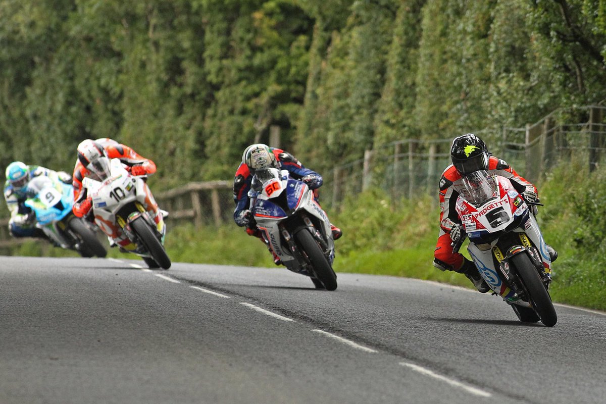 'The old dog for the hard road' as Bruce Anstey leads the Superbike race#fastestroadraceintheworld# padgetts#someteam
