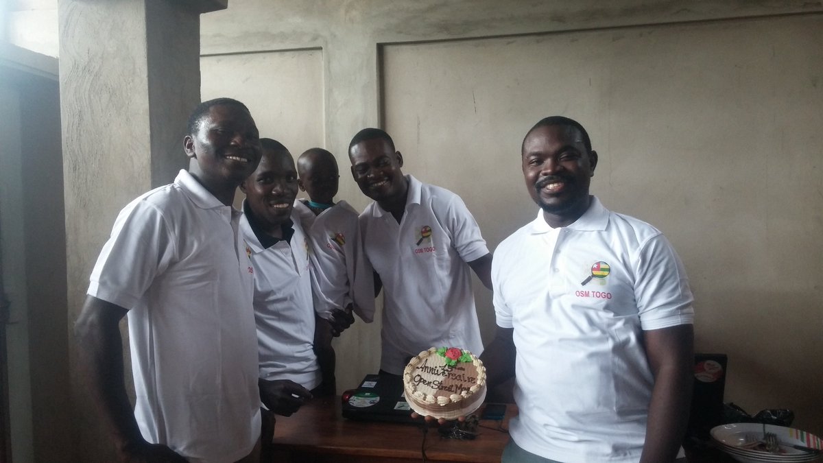dominique_hoavo's tweet photo. 13ème anniversaire de #OSM @OSMTogo se la fête autour d'un gâteau de #mapathon #Map4Tg #Mivamapper #Map4Africa #OpenDataTogo https://t.co/70gV9yK27u
