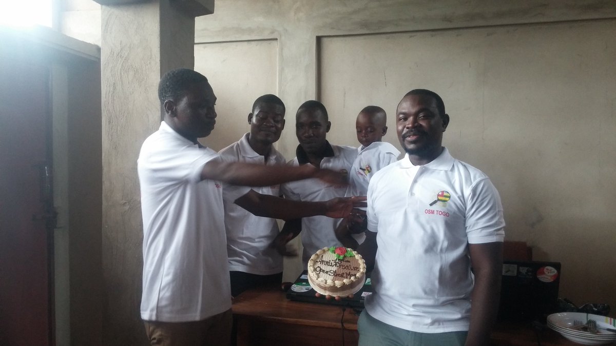 dominique_hoavo's tweet photo. 13ème anniversaire de #OSM @OSMTogo se la fête autour d'un gâteau de #mapathon #Map4Tg #Mivamapper #Map4Africa #OpenDataTogo https://t.co/70gV9yK27u