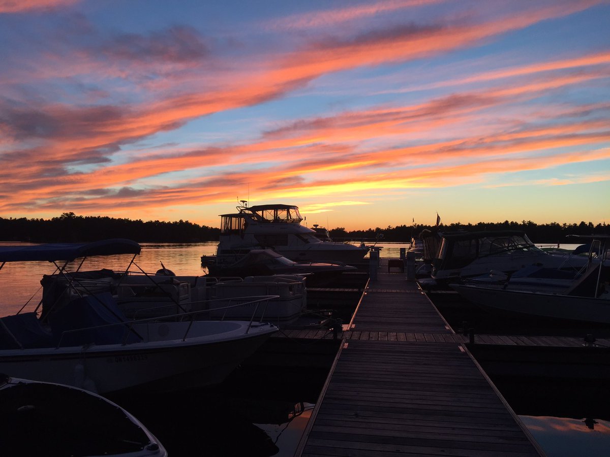 oh_justsomeguy's tweet photo. Beautiful evening at #mccrackenslanding on Stoney Lake! A perfect ending, after an outstanding dinner @LanternResto #SweetestThing #boatlife https://t.co/Q32HbWeSYr