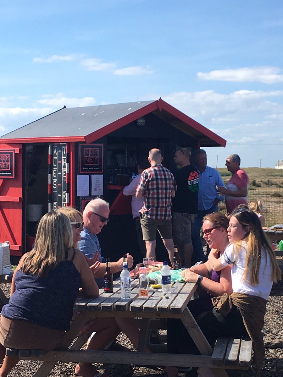 zozoyox73's tweet photo. Chilled afternoon at #AlesbytheRails #Romneybeer watching #Transients #RHDR #Dungeness https://t.co/Bh4fbex9C8