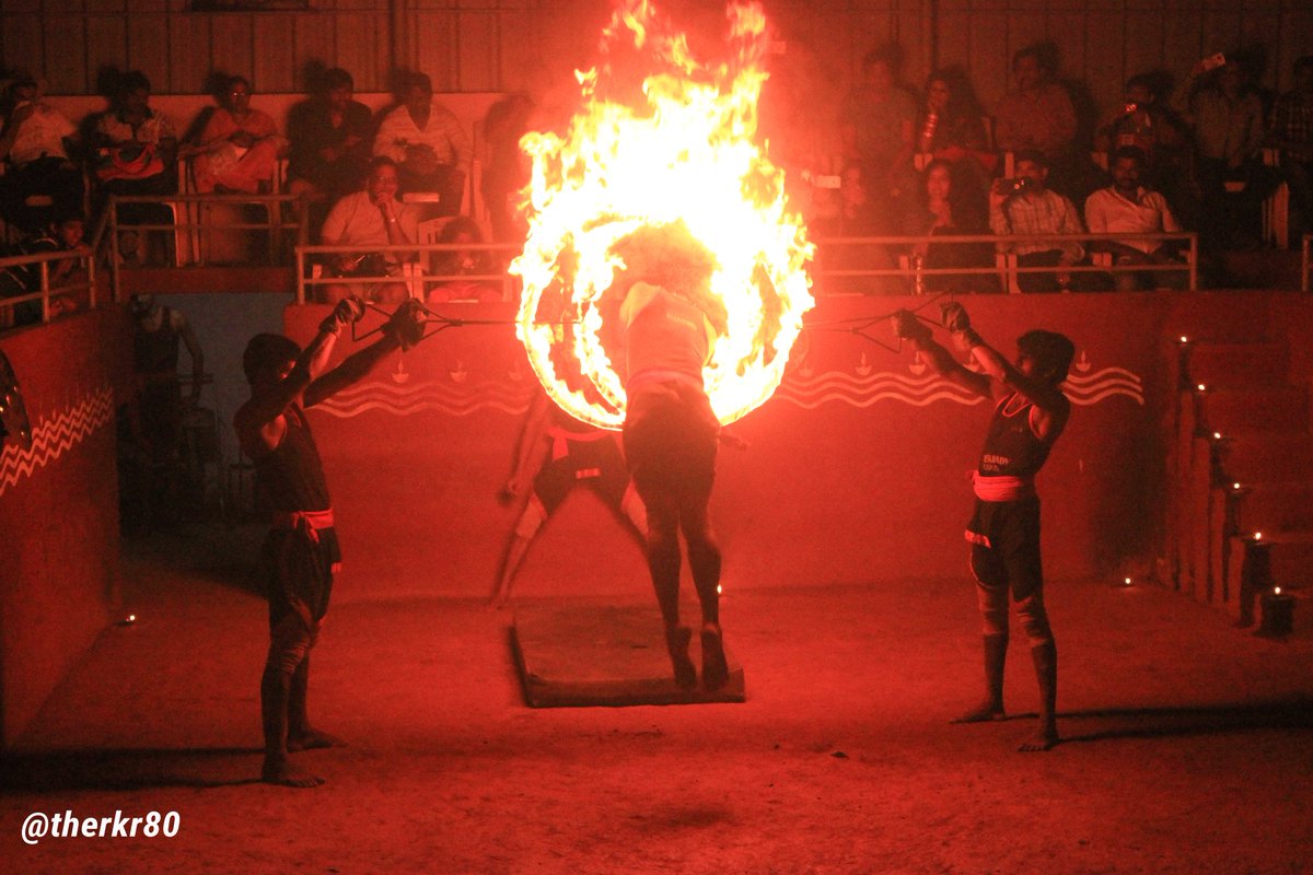therkr80's tweet photo. #Thekkady
#FireStunts
#TheKingsSnaps
#IncredibleIndia https://t.co/CCgGDhEhV3