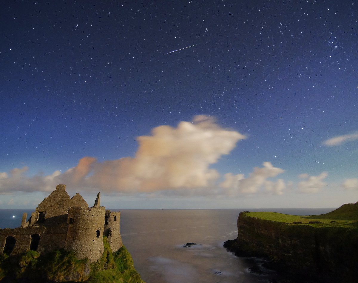 #PerseidMeteorShower over #dunlucecastle last night. This fireball left a trail behind it! <a href="/barrabest/">Barra Best</a> <a href="/WeatherCee/">Cecilia Daly</a>