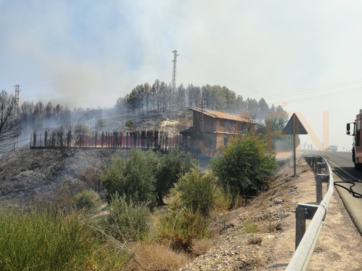 HoraJaen's tweet photo. #ESTÁPASANDO | Así está quedando el paraje en #IFJaen. Siguen trabajando para su estabilización y control https://t.co/eb1NKdQA2e https://t.co/CRSgUTZ7EX