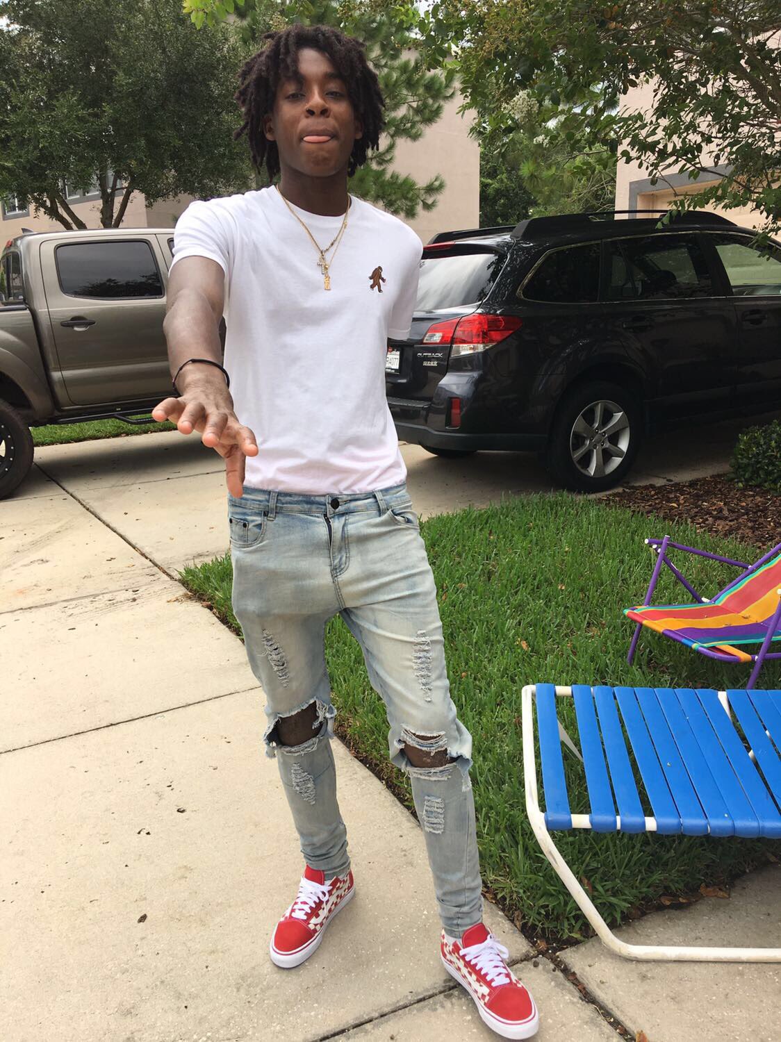 Me and chief keef got the same birthday y\all wish us a happy birthday  