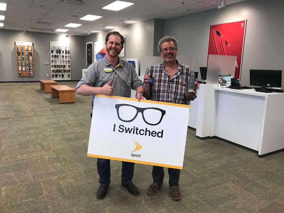 AndrewHuot1's tweet photo. Kynne creating Magic Moments in Midway! @LangerSprint @DCalzone77 https://t.co/oAR03XjeB8