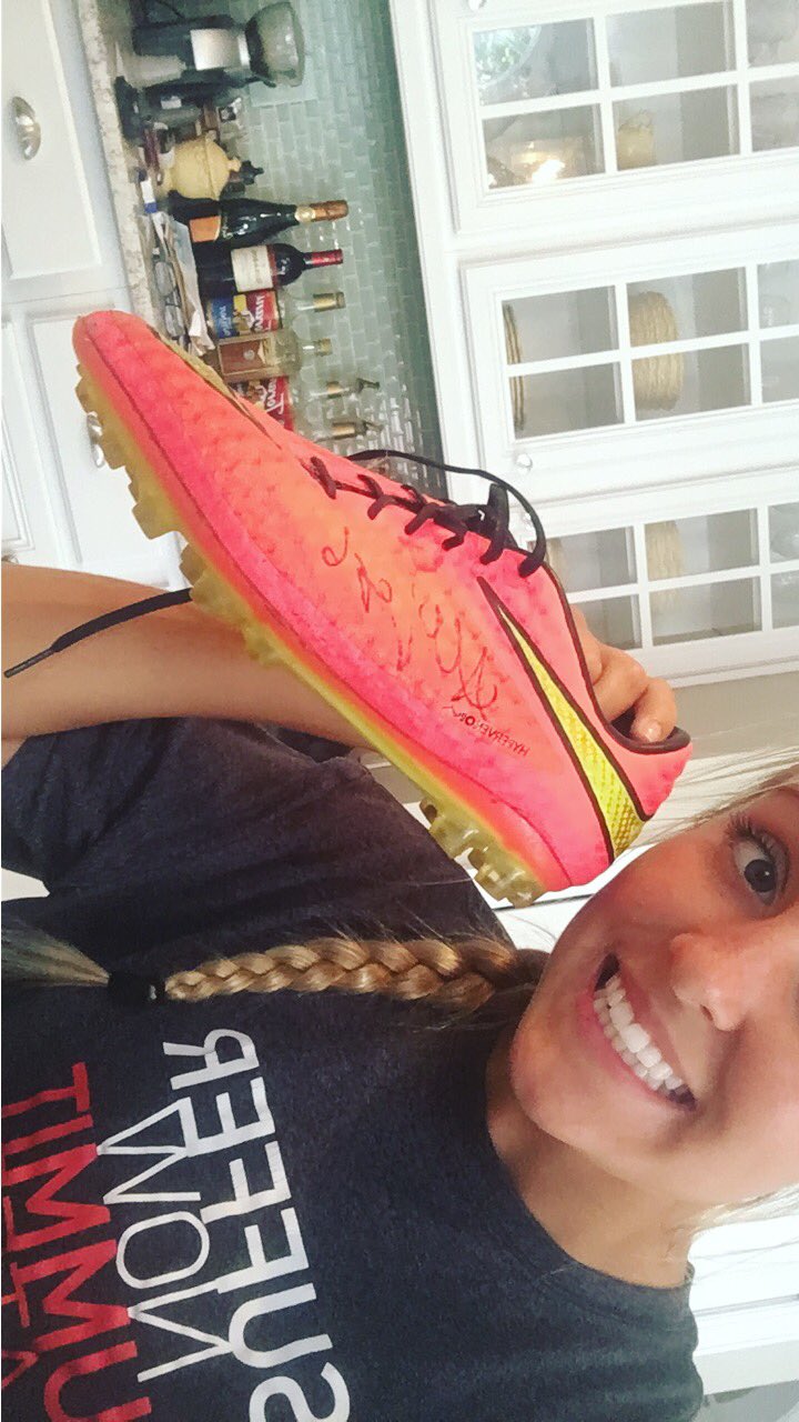 Happy Birthday Allie Long! Thanks for giving me your cleat 2 years ago:) .... I\m a huge fan     