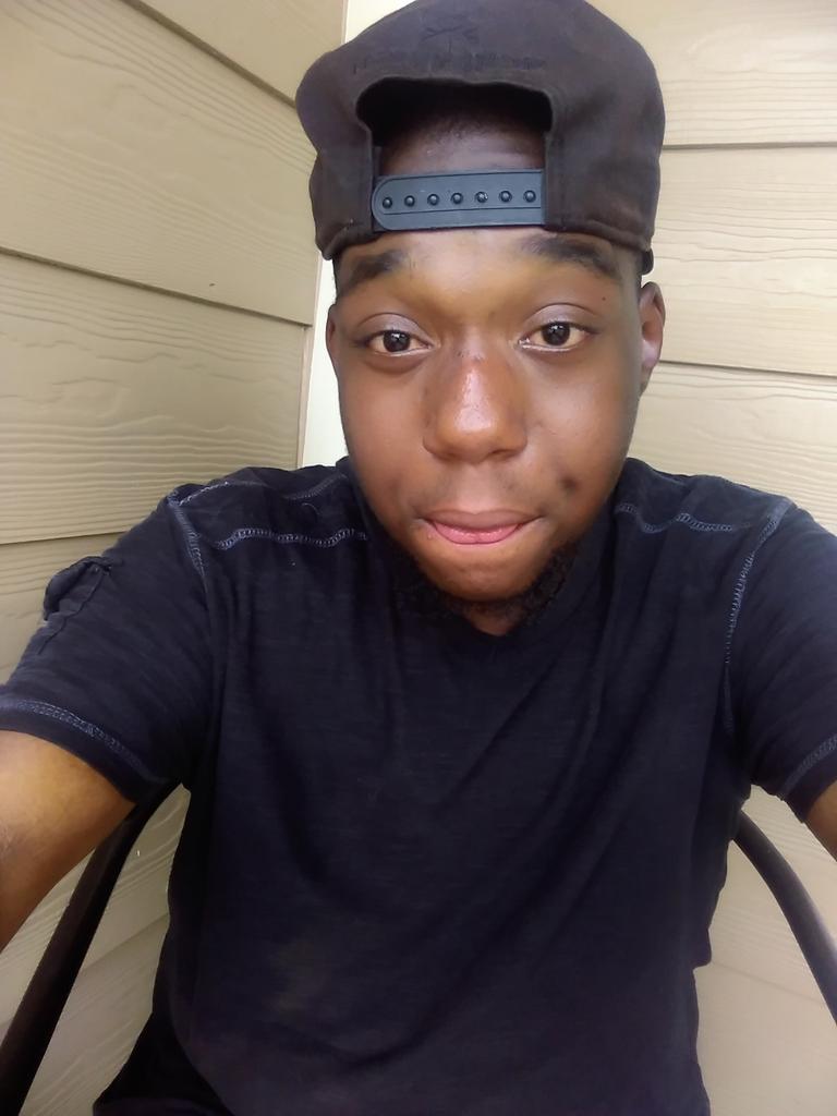 WhoIsNAUKTOdFd's tweet photo. Remember to ALWAYS smile and #staypositive #luvvthyself @ItzYaBoi5hortEe #hippy #selfiesunday https://t.co/WEF630EKWu