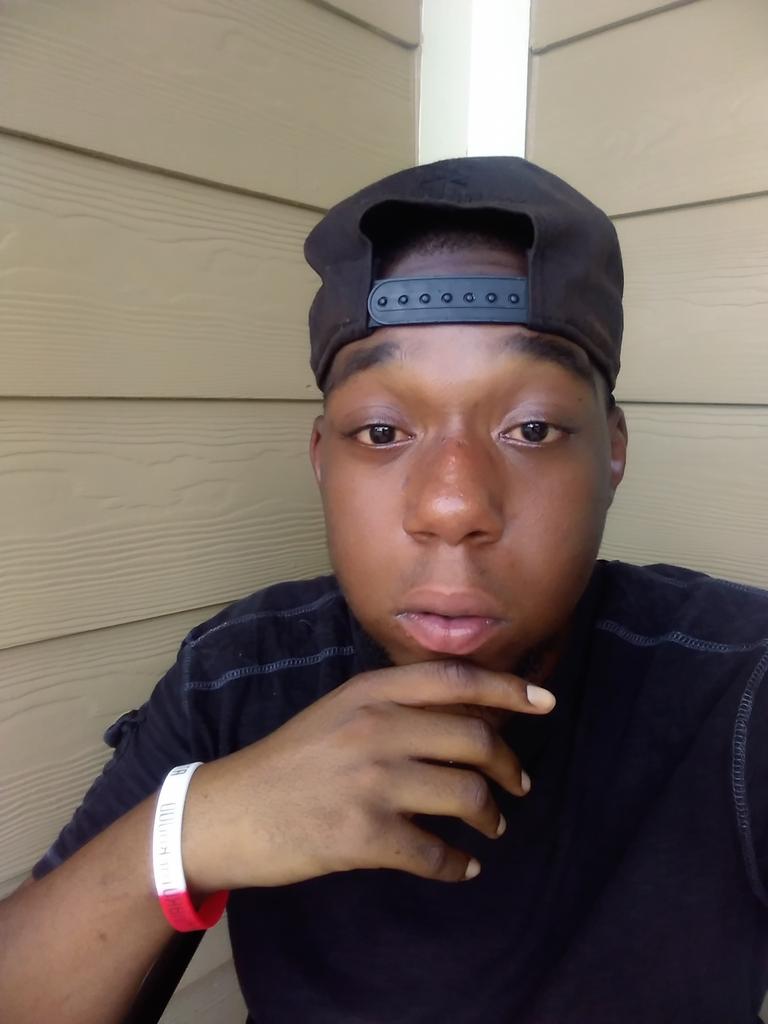 WhoIsNAUKTOdFd's tweet photo. Remember to ALWAYS smile and #staypositive #luvvthyself @ItzYaBoi5hortEe #hippy #selfiesunday https://t.co/WEF630EKWu