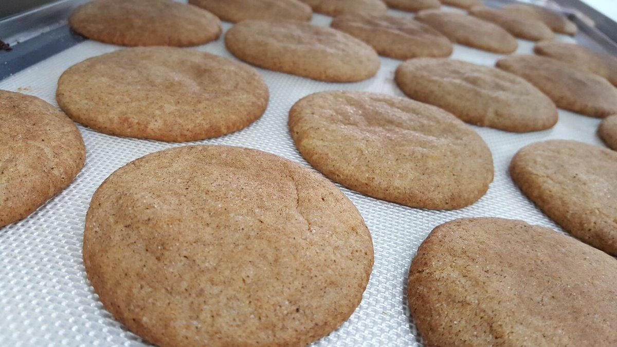 CookiesByAlma's tweet photo. Has probado ya nuestras nuevas galletas de canela snickerdoodles??? Esperamos que os gusten tanto como a nosotros 😋😋
#cookiesanddreams https://t.co/K3CzG5BBKH