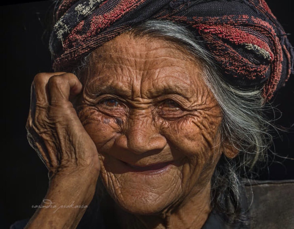 ramblingsloa's tweet photo. If only our eyes saw souls instead of bodies.
How very different our ideals of beauty would be. https://t.co/3fzsfOGdJr