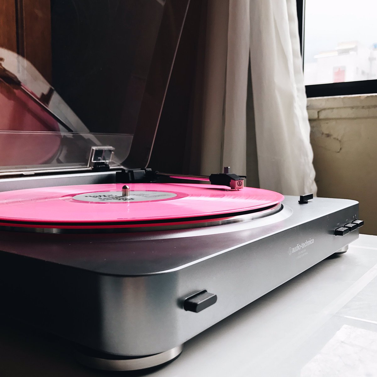 djbrigadeiro_'s tweet photo. 💭 tell me the world is ours 🌎✨
#BettyWho • #TakeMeWhenYouGo
#WhoCrew • #Vinyl • #Brazil
🔗 https://t.co/iQ1PXtu7H9 https://t.co/m7jkiJY0fN