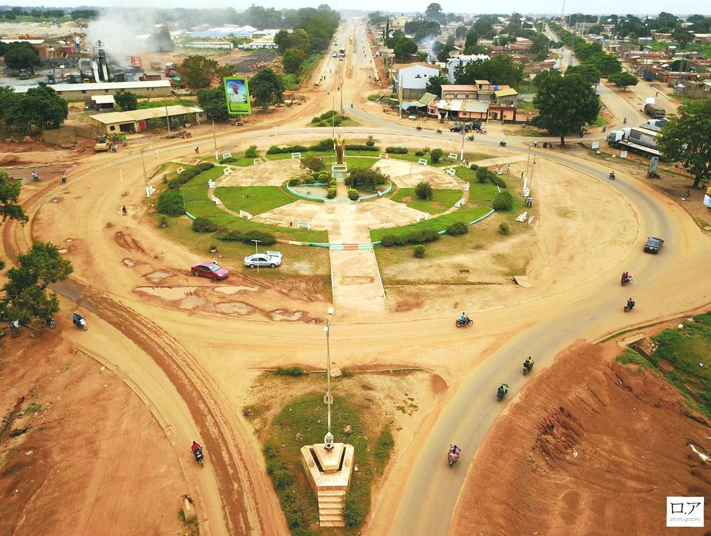 Place Hubert MAGA symbolisant l'entrée de la ville de #Parakou au #Bénin © Romarick ATOKE Photography 
#DJIMavicPro  #VillesAfricaines