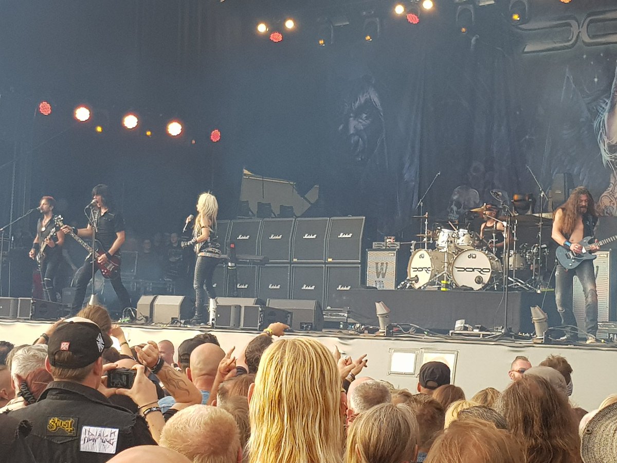 mijnegelke's tweet photo. @DoroOfficial, great show https://t.co/GX7AESDzBF