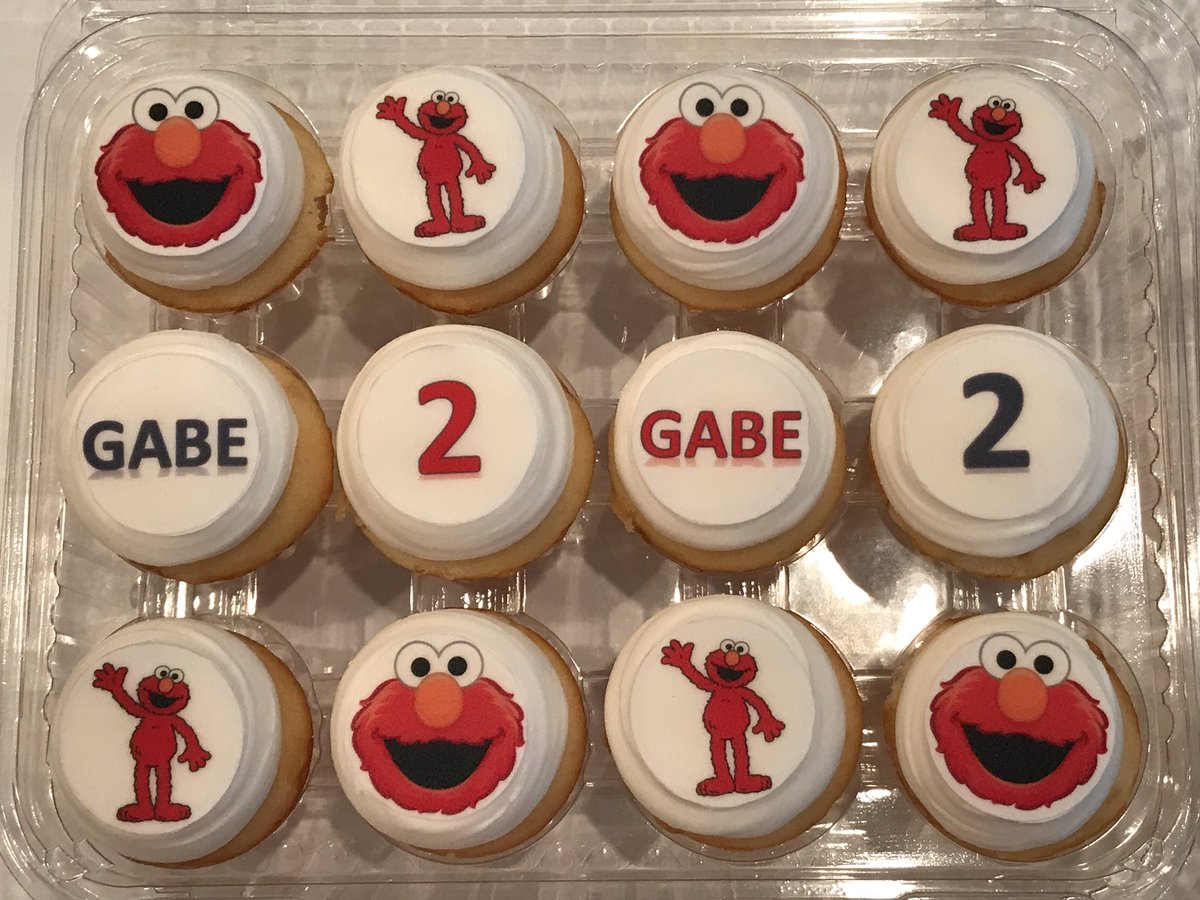 MinisbyMaria's tweet photo. Elmo minis for 2nd Birthday! #elmo #elmoparty #2ndbirthday #minicupcakes #minisbymaria https://t.co/xS8PBvYWYl