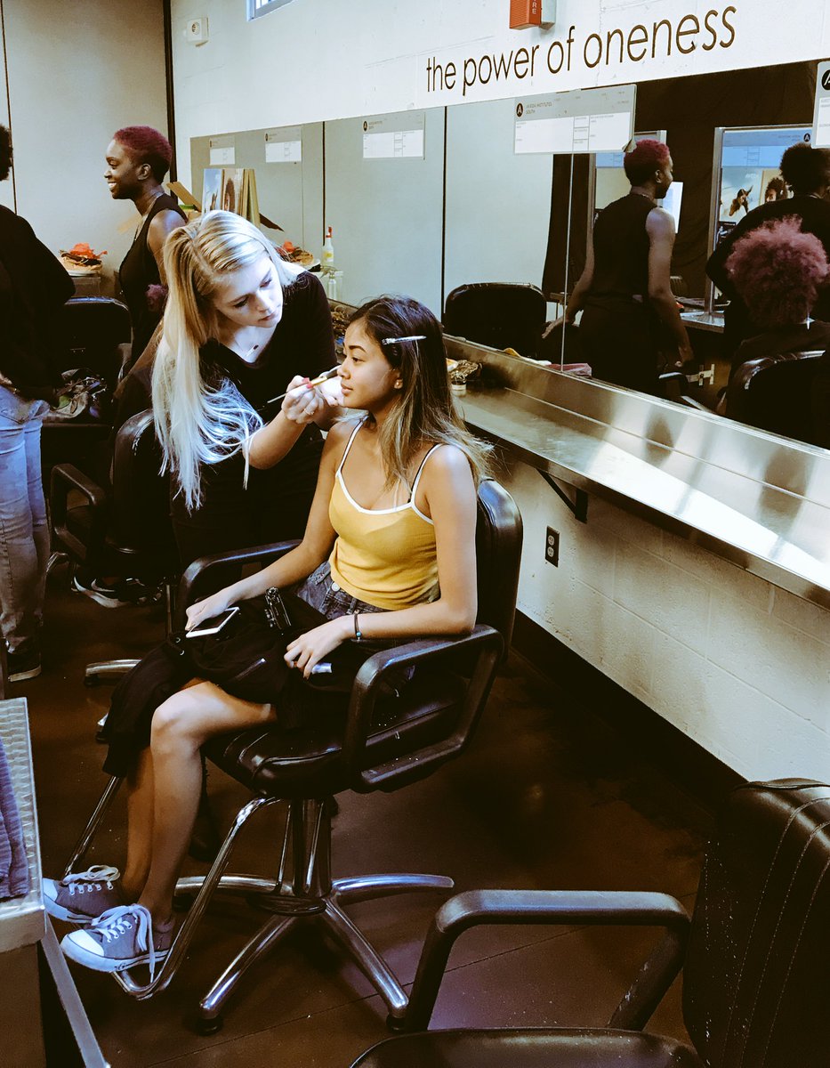 bluapplePoetry's tweet photo. Models are getting ready for #TheGetUpSoFlo. Thank you @AI_South!! #fashion #poetry #music @JTFoundation99 https://t.co/421yXnuOsZ