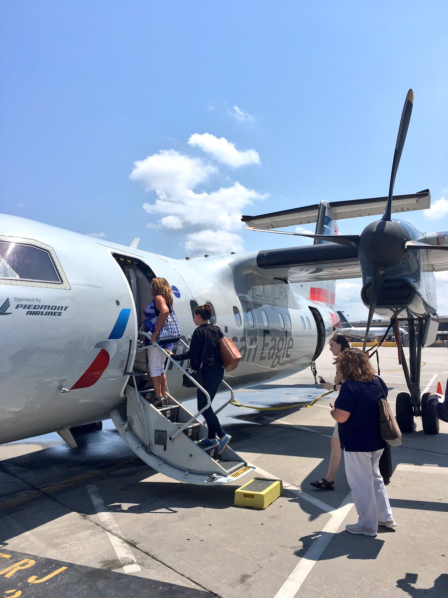 AAFleetSite's tweet photo. The last Dash 8-100 flight is #4852 MDTPHL on 11/29 at 10:00, HVN & IPT also have earlier flights to PHL that day #Dash8 #DashTrash https://t.co/e8JyxTO1ui