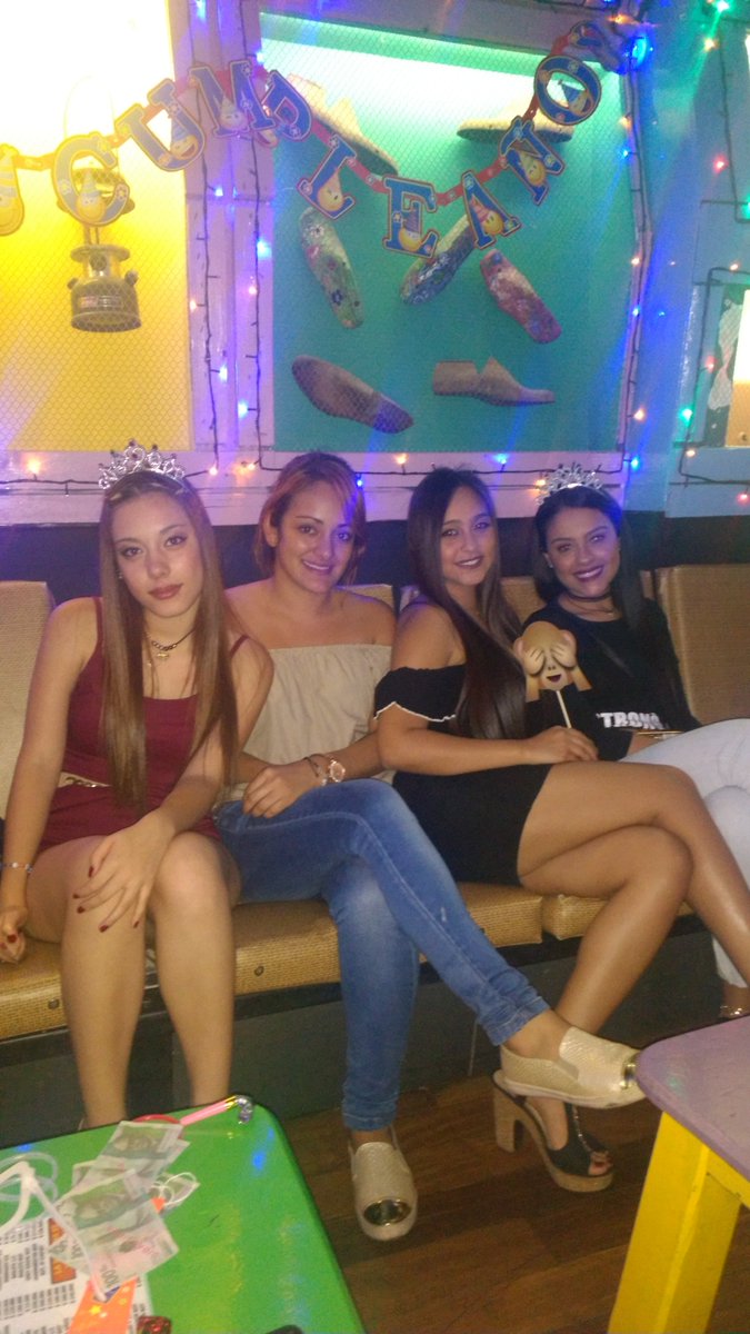 Juliz6's tweet photo. Las mias 🌺✨ https://t.co/kCvE9kJchK