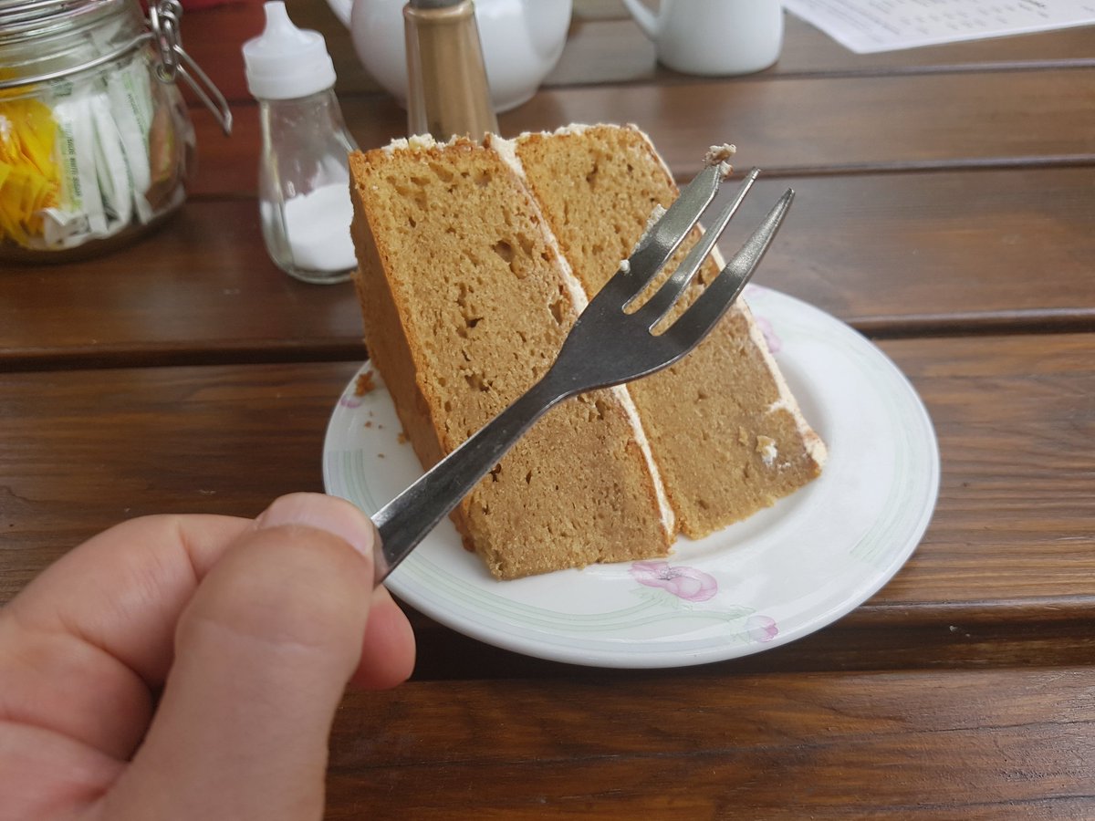 JamesDFMellor's tweet image. On #LeftHandersDay too...
#cakefork #disappointment