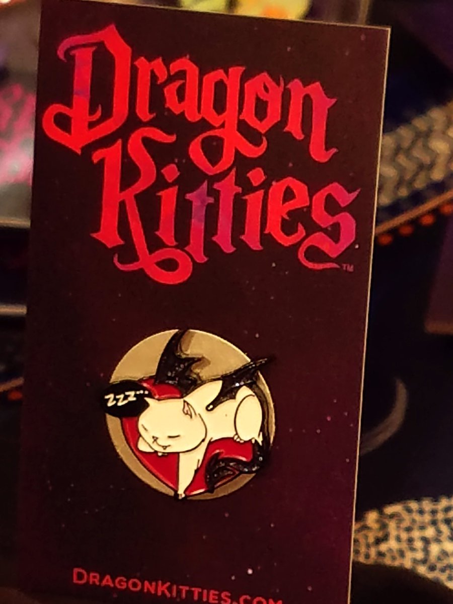 OneBeanComics's tweet photo. Absolutelt adore the enamel pins here! <3 #CatCon #hexcomix #dragonkitties https://t.co/qYYNFpNeCt