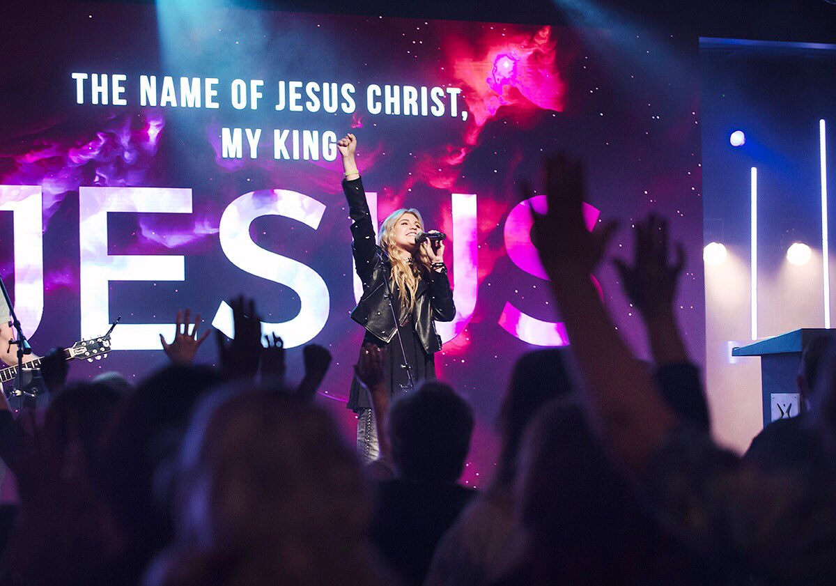 Happy Sunday! 💗 Honored to be worshiping at <a href="/HarvestOC/">Harvest OC</a> and <a href="/harvest_org/">Not Harvest.org</a> this morning! <a href="/greglaurie/">Greg Laurie</a> <a href="/harvest/">Harvest</a>