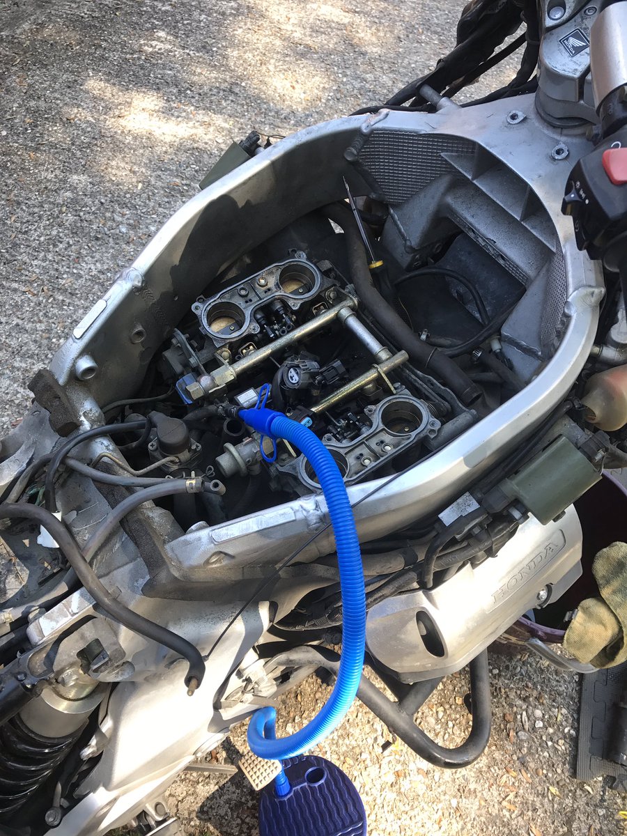 allybarrow's tweet photo. Hi tech engine repair courtesy of @Tesco 👍🏻🔧 https://t.co/abjv3GDREd