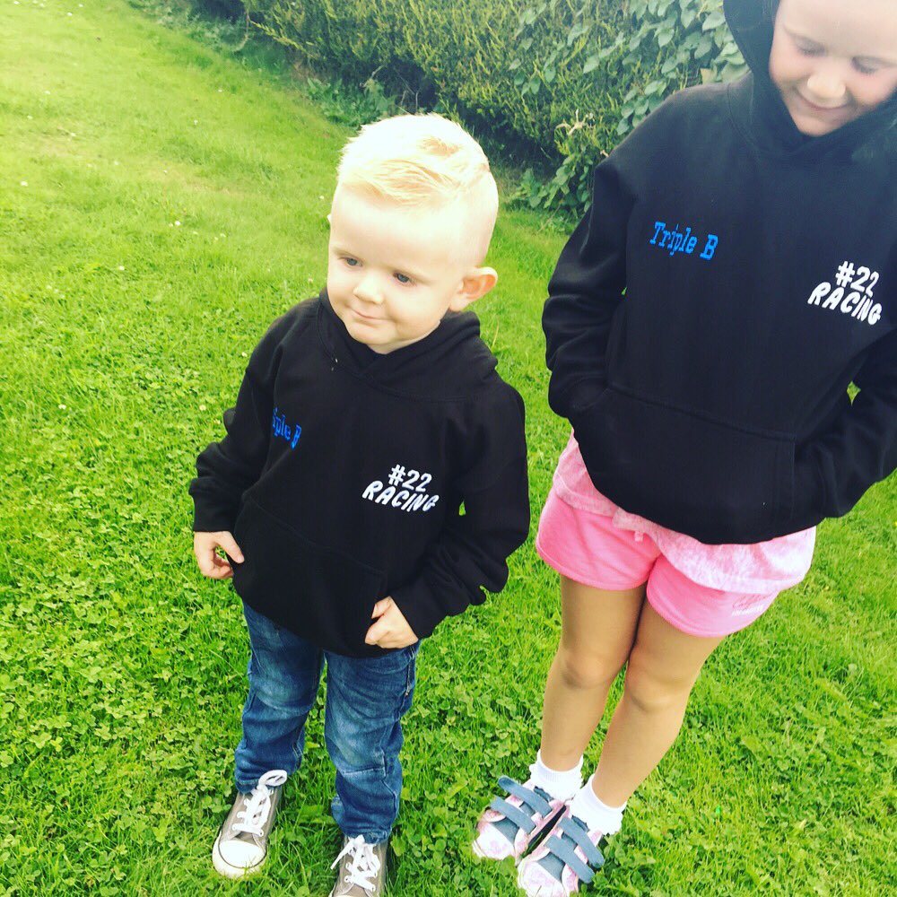 claire_scott99's tweet photo. Day at the racing watching Bradley ππΌπππ that feeling when he wins ποΏ½οΏ½π #teamwoods #22 #tripleB #littlesupporters #lovetheirbigbro β₯οΈ https://t.co/RvbKRMtnfZ