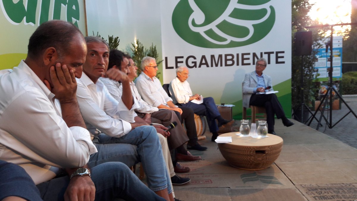 EZanchini's tweet photo. A @Festambiente si parla di agricoltura come sfida fondamentale per la lotta ai cambiamenti climatici in Italia e nel Mondo @Legambiente https://t.co/k5Cqtq7DM2