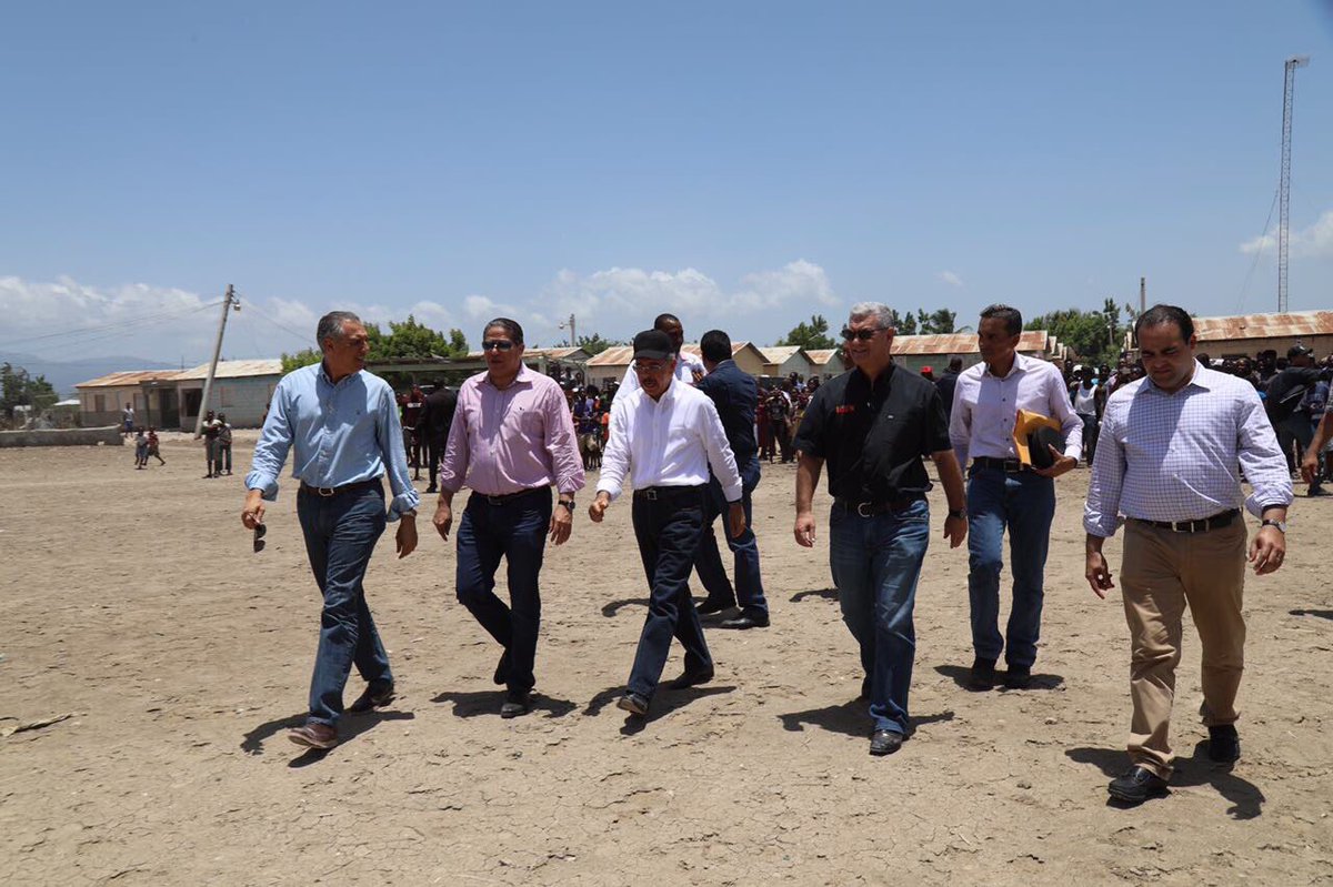BelarminioR's tweet photo. Cristóbal en Independencia, lejano Sur, es el escenario hoy de la #VisitasSorpresa del presidente Medina, acompañado por Gonzalo Castillo. https://t.co/K7CYYOiOpf
