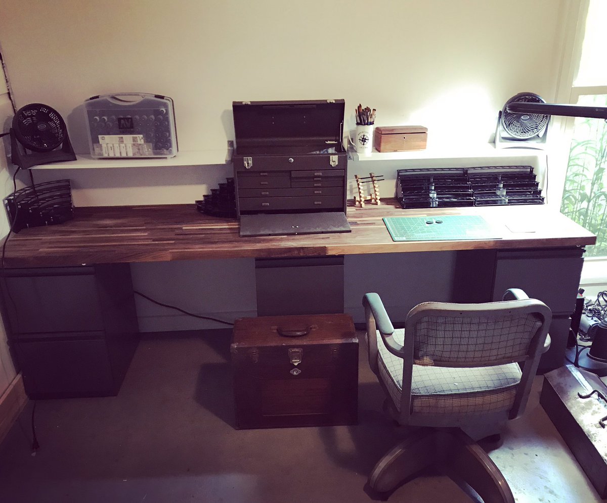 ACoatofGrey's tweet image. Some shots of my new hobby space. Few things missing still but it's coming together. #miniwargaming #hobbyspace