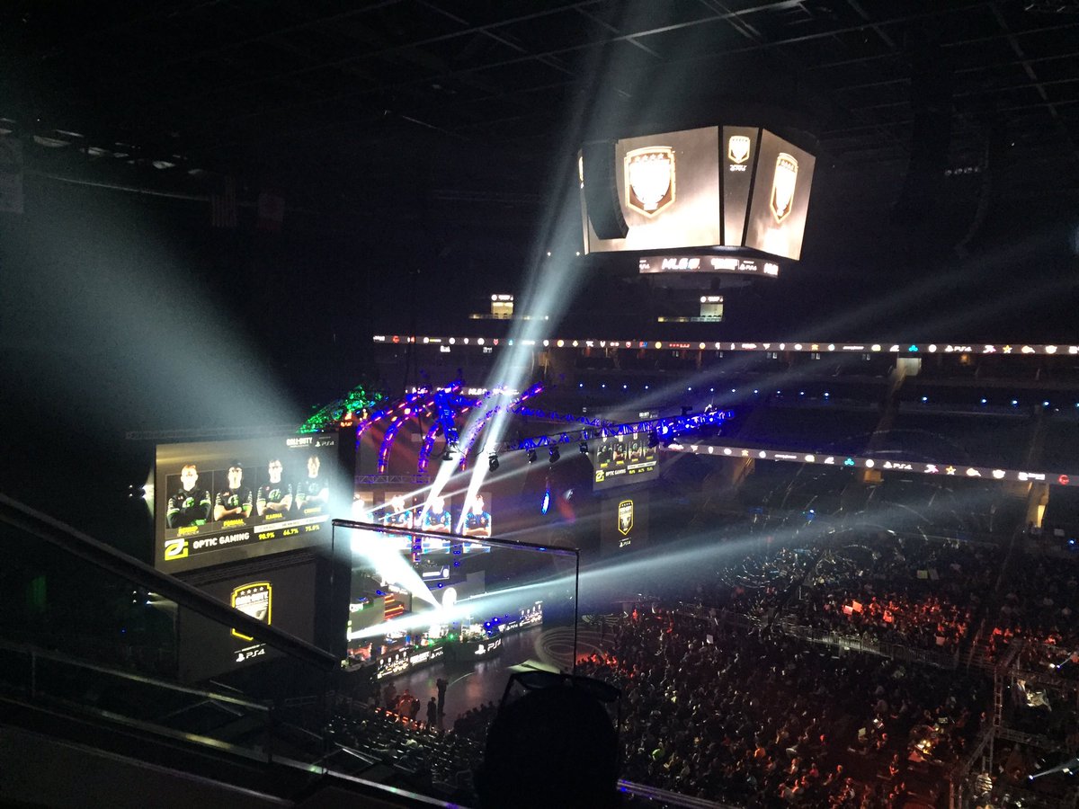 proscrim's tweet photo. Optic or NV

#Codworldchamps

Lk/Rt https://t.co/JFOWilEWRn