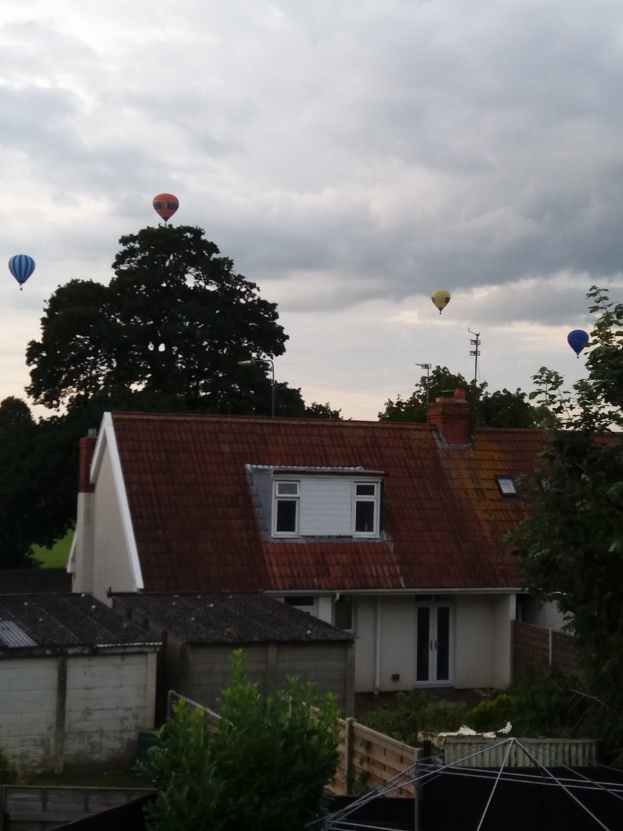 They made it past Downend. <a href="/bristolballoon/">Bristol International Balloon Fiesta</a> #bristol #BristolBalloonFiesta