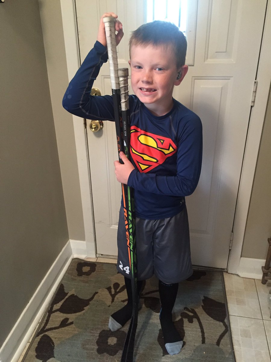 dhamz17's tweet photo. @Raven_Hockey 2009 Blake with last years 20flex and brand new 30FLEX! Love the staff over at @sourcelondon519 #GrowWithRaven #OakridgeAeros https://t.co/7lpclIkmxv